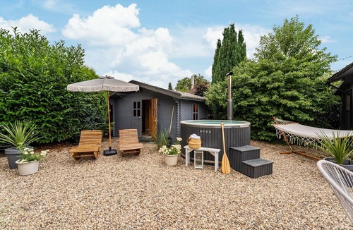Haddorfer Seen House | House Lexington with Sauna & Hot Tub by the Lake