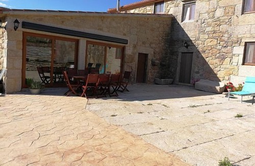 Dumbria Ski Chalet | House O Leiteiro for 15 people