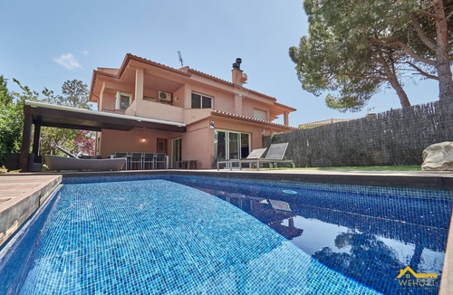 Creixell House | House with Private Swimming Pool, Barbecue and Games Room