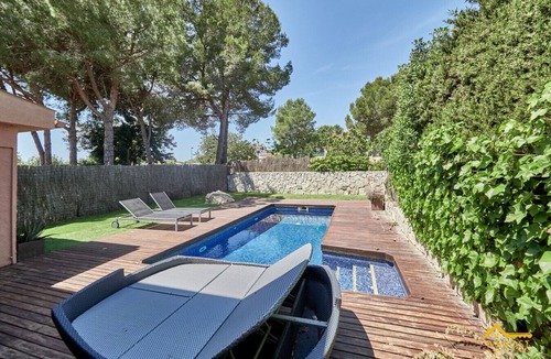 Creixell House | House with Private Swimming Pool, Barbecue and Games Room