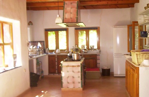Orgiva Villa | Huge secluded villa, lovely garden, pool, 350m to town, air-con, WiFi, ping-pong