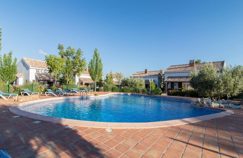 Pozo Alcon House | Ibipozoz Bungalow with shared pool