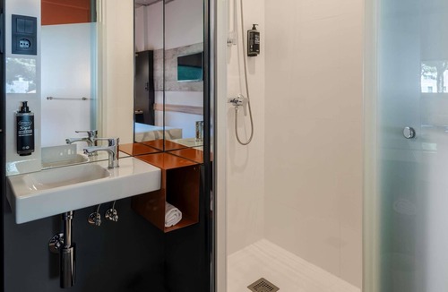 Rejas Hotel | Ibis Budget Madrid Aeropuerto