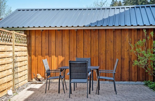Reinerzau Apartment | Idyllic Apartment at the Forest Edge with Private Terrace, Shared Garden, and Wi-Fi