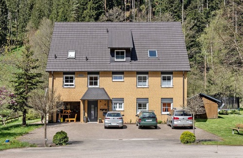 Reinerzau Apartment | Idyllic Apartment at the Forest Edge with Private Terrace, Shared Garden, and Wi-Fi