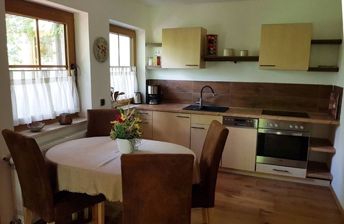 Rosshaupten Apartment | Idyllic villa in the forest, cozy apartment with balcony, near Füssen