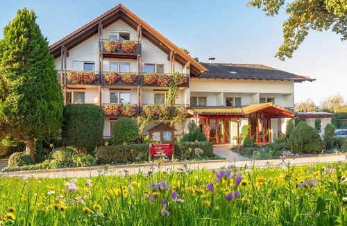 Safferstetten Apartment | Idyllisch liegende Ferienwohnung mit Südbalkon