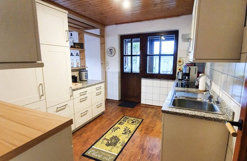 Illschwang House | Idyllische Ferienwohnung am Waldrand