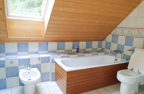 Illschwang House | Idyllische Ferienwohnung am Waldrand