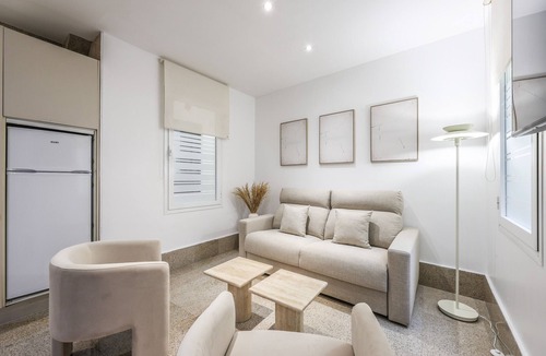Las Acacias Apartment | Incredible Renovated Apartment E3A