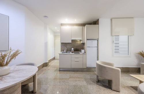 Las Acacias Apartment | Incredible Renovated Apartment E3A