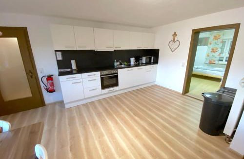 Oberteisbach Apartment | IV Apartment 12 Personen - Monteurzimmer - Ferienwohnung - Kronwieden