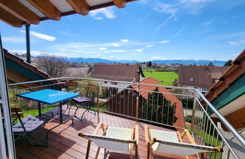Bodolz Apartment | Jacklis House anno 1657 – Eco Apartment with Mountain Views, Large Garden & Pool