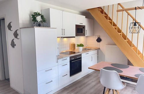 Groemitz Apartment | July 15–19: Off! Cozy vacation rental with a balcony, 2 bedrooms, and a parking space in Grömitz