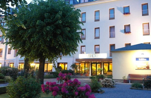 Bad Schandau House | Junior suite "Schlossbergblick", bath, WC - Elbhotel Bad Schandau