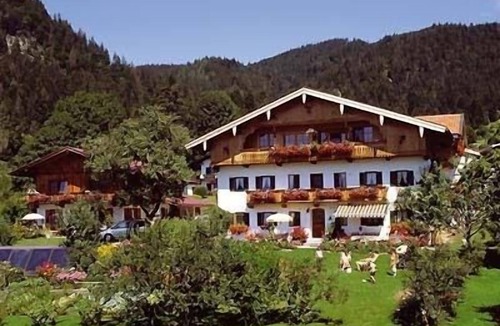 Birnbach Apartment | Kaiserblick two-room apartment 50sqm, shower/WC, extra bedroom, kitchen, balcony