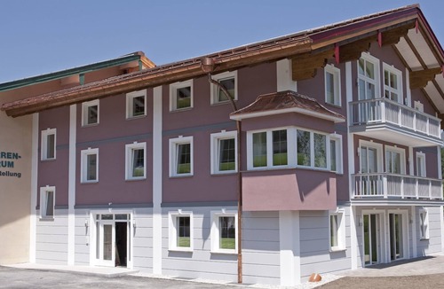 Bischofswiesen Apartment | Kehlstein, 1-2 Pers., 80 m², Schlafzimmer, Wohnzimmer, Kochnische, Badewanne, Dusche und WC, Terrasse