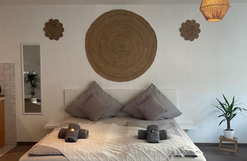 Freilassing Apartment | Kingsize Bett BOHO Apartment mit Tiefgarage nähe Salzburg