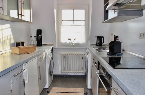 Schweinfurt Apartment | Kingsize Boxspring Bed, Kitchen, Smart TV etc.
