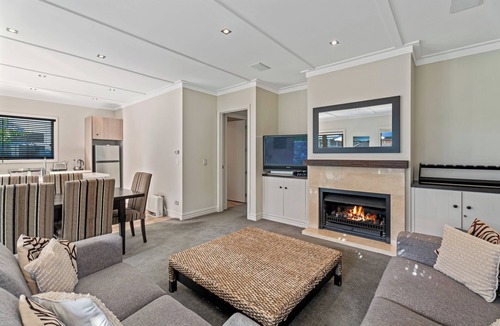 Cardrona House | Kiwi Ski Cottage - Wanaka Holiday Home