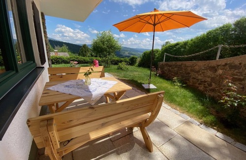 Rabenstein Apartment | "Kleiner Rachel" Garden Apartment with private terrace (Am Kaisersteig Vacation Rentals)