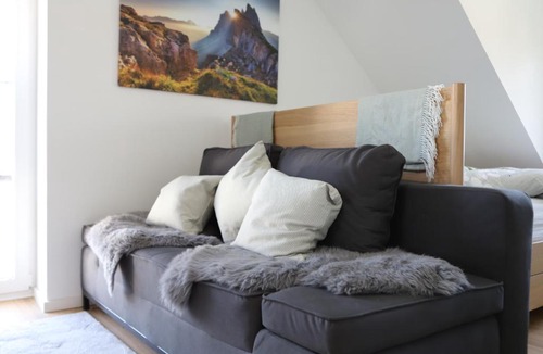 Sundern-Allendorf Apartment | Komfort-Fewo mit Infrarotsauna & WLAN nahe Sorpesee - Haus am Krähenbach - Steinert