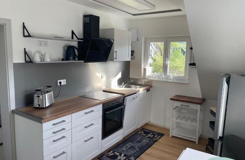 Sundern-Allendorf Apartment | Komfort-Fewo mit Infrarotsauna & WLAN nahe Sorpesee - Haus am Krähenbach - Steinert