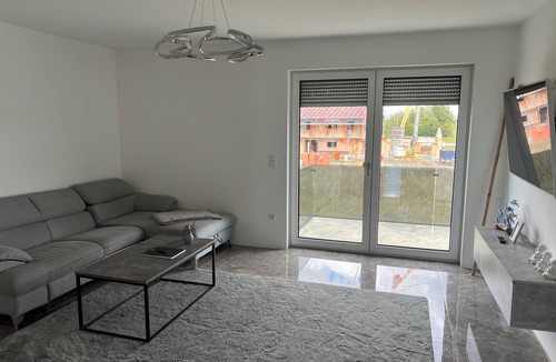 Wallersdorf Apartment | Komfortabe Moderne großräumige 3-Zimmer Wohnung (90m2) in Wallersdorf.