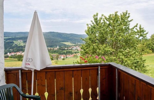 Blachendorf Apartment | Komfortable Ferienwohnung (60 qm) für zwei bis vier Personen im Bayerischen Wald