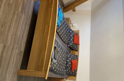 Wallersdorf Apartment | Komplett Ausgestattete 4 Zi Wohnung