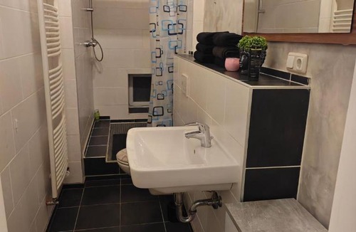 Luedenscheid Apartment | Lüdenscheid Work and Stay 3 Schlafzimmer 6 Betten Küche Bad Innenstadt
