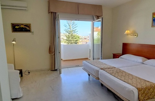 Carihuela Hotel | La Luna Blanca