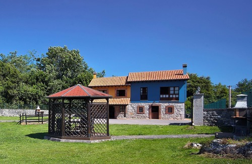 Llamigo Apartment | La Rotella de Xuan: Apartment 'Amarillo' with Mountain View, Private Terrace and Shared Garden