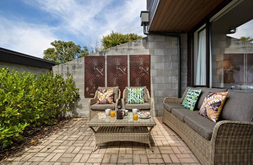 Fernhill House | LAKE VIEW SPACIOUS ALPINE TOWNHOUSE