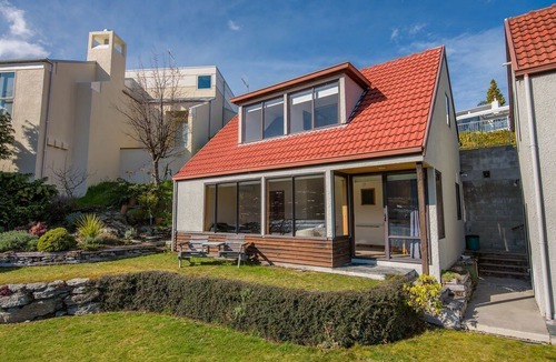 Kelvin Heights House | Lakefront Cottage - Queenstown Holiday Unit