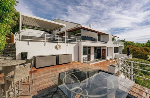 Kelvin Heights House | Lakefront Serenity - Queenstown Holiday Home