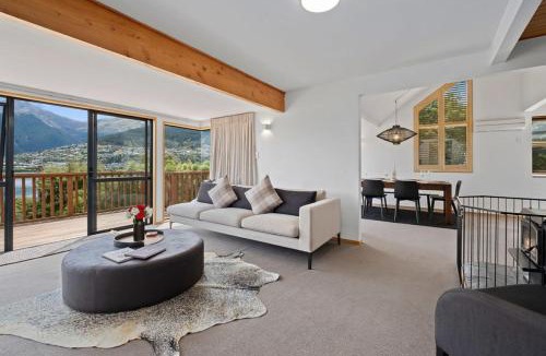 Kelvin Heights House | Lakehouse - Water taxi to Queenstown!