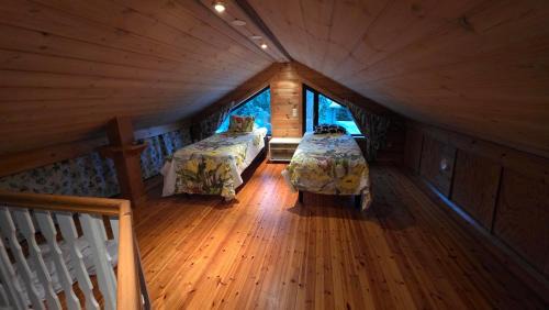 Sonka Ski Chalet | Lakeside Hideaway