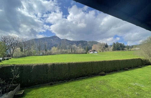 Abwinkl House | Lakeside Villa with Guest House at the northern edge of the Bavarian Alps.n