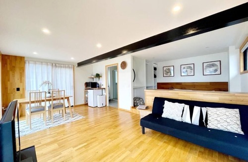 Sunshine Bay Apartment | Lakeview Holiday Studio