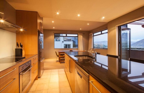 Queenstown Apartment | Lakeview Lodge One with Stunning Views