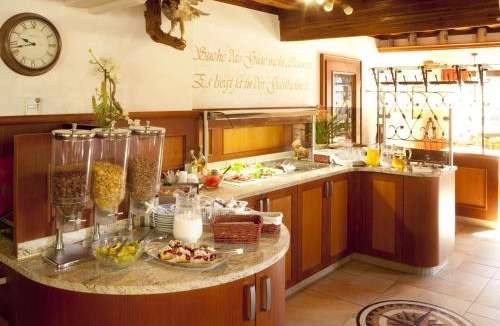 Markt Erlbach House | Landgasthof - Hotel zum Stern