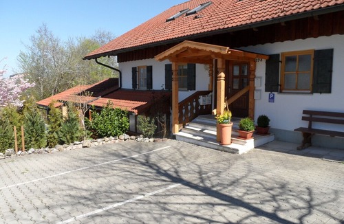 Irsengund Apartment | Landhaus Engelhardt in a quiet, sunny location with mountain views Whg. 1