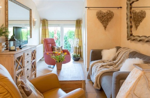 Haffkrug Apartment | Landhaus Fewo Stranddüne dogs welcome 2 bathrooms 2 terraces 50m to the beach