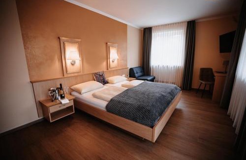 Hollfeld Hotel | Landhaus Schönfelder Hof