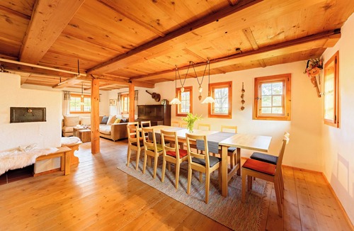 Niedersonthofen House | Landsitz Rocky Docky – Holiday Home with Sauna, Garden & Sleeping Pod