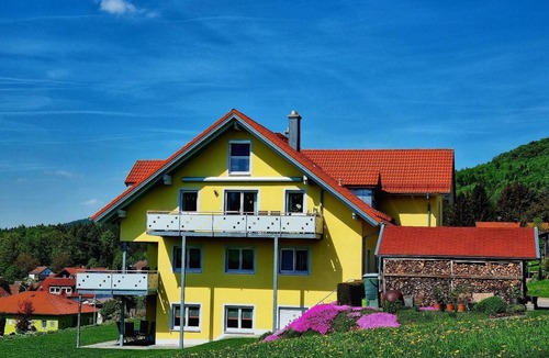 Perlhutte Apartment | Large (100sqm) vacation apartment with balcony and garden