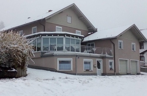 Heinrichsbrunn Apartment | Large apartment with a private balcony and separate entrance