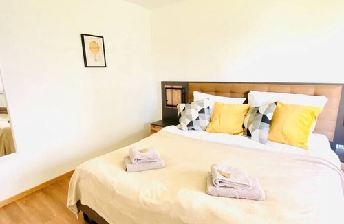 Lechhausen-Ost Apartment | ☆Large Double Apartment ☆ 3BR | Parking |10 Guests