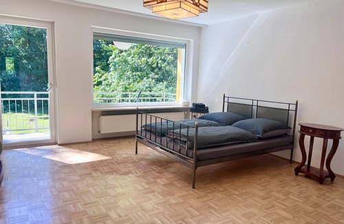 Munchen District Villa | Large dream house in noble suburb of Munich, 15min. City centre, 12min. lake